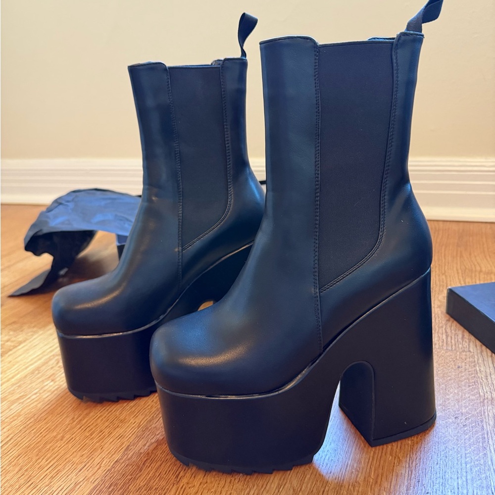 NWT Lamoda Platform Boots